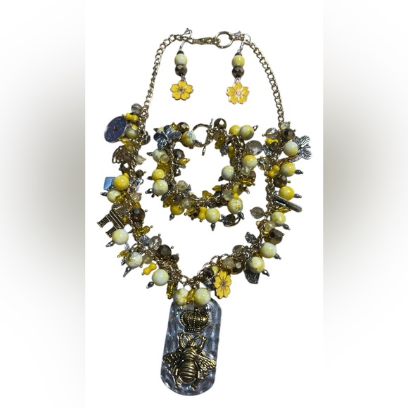 Queen Honey Bee Necklace Set - Picture 1 of 4